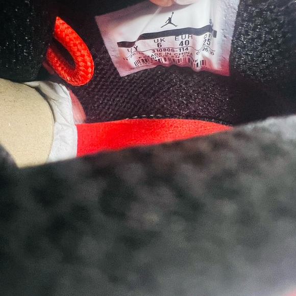 2016 Air Jordan 310806 114
Size 7Y
New with box 
White/ Red - Picture 3 of 9